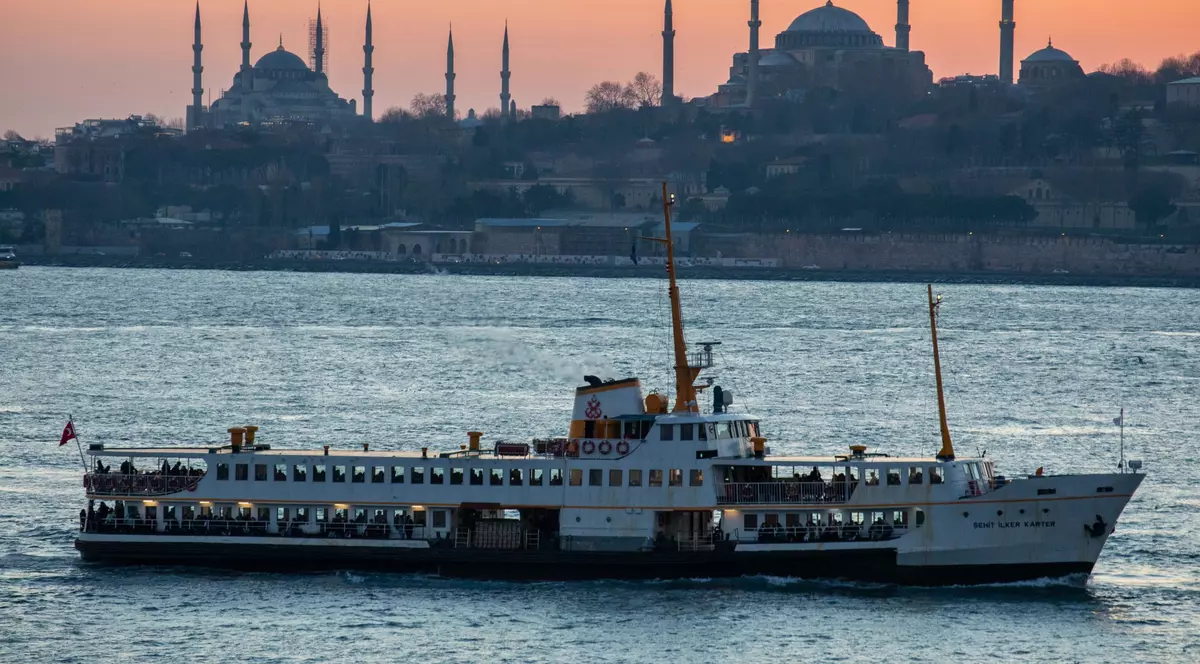 Rușii spun că prețurile pentru vacanțe în Turcia și Egipt s-au dublat față de anul trecut. Cât îi costă