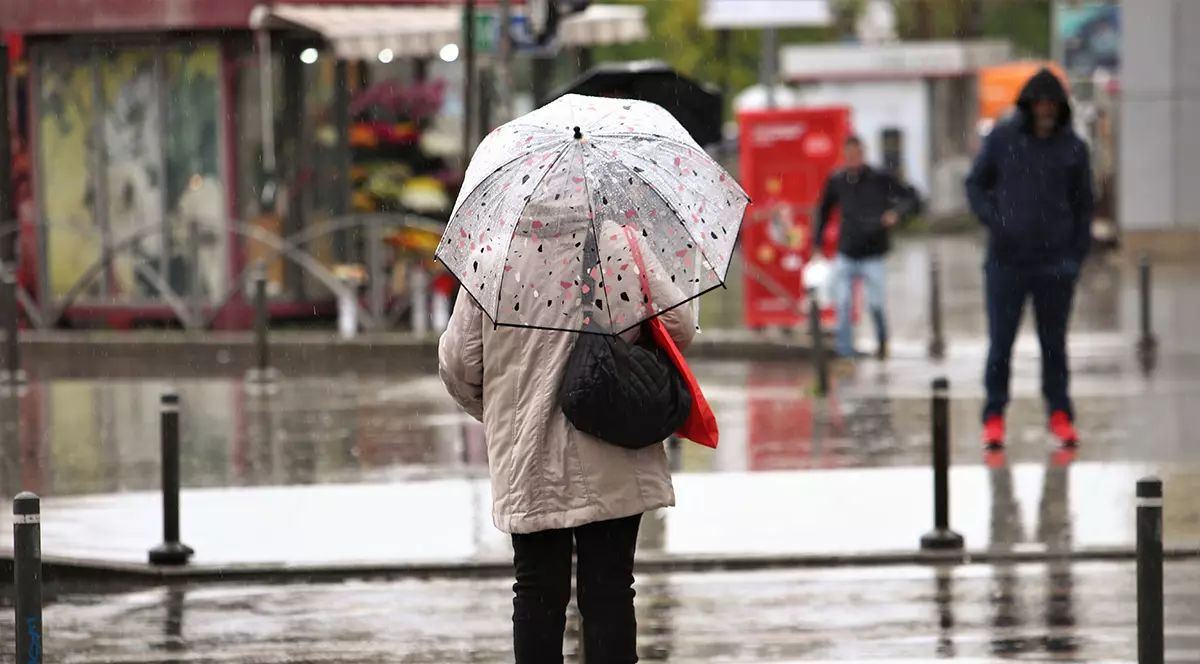 Cod galben de ploi și vijelii în aproape toată țara. Doar două județe nu sunt afectate