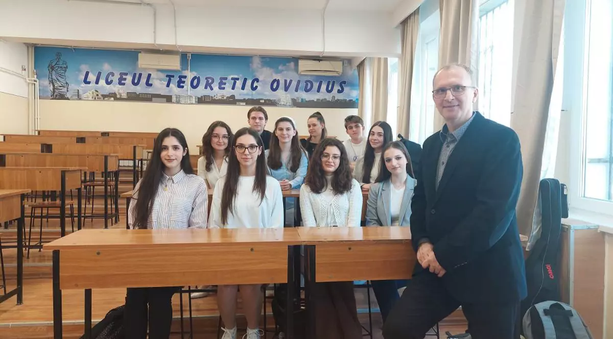 Zece elevi din Constanța au câștigat un concurs organizat de NASA. Nu au însă bani să meargă să-și ridice premiul