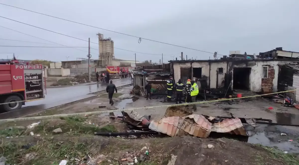 Patru copii și părinții lor au murit într-un incendiu care le-a mistuit casa, în Turda. Singurul supraviețuitor, un băiat de 14 ani