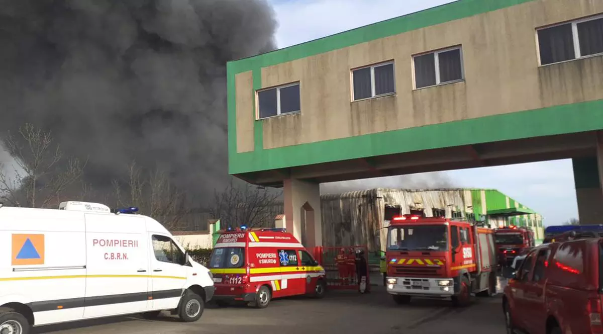 Trei surse radioactive de stronţiu-90, descoperite în hala fostei fabrici de țigări care a ars săptămâna trecută, lângă Timișoara