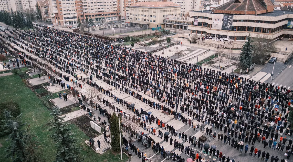 VIDEO | Imagini impresionante în Miercurea Ciuc. Mii de oameni au participat la tradiţia de Paşte