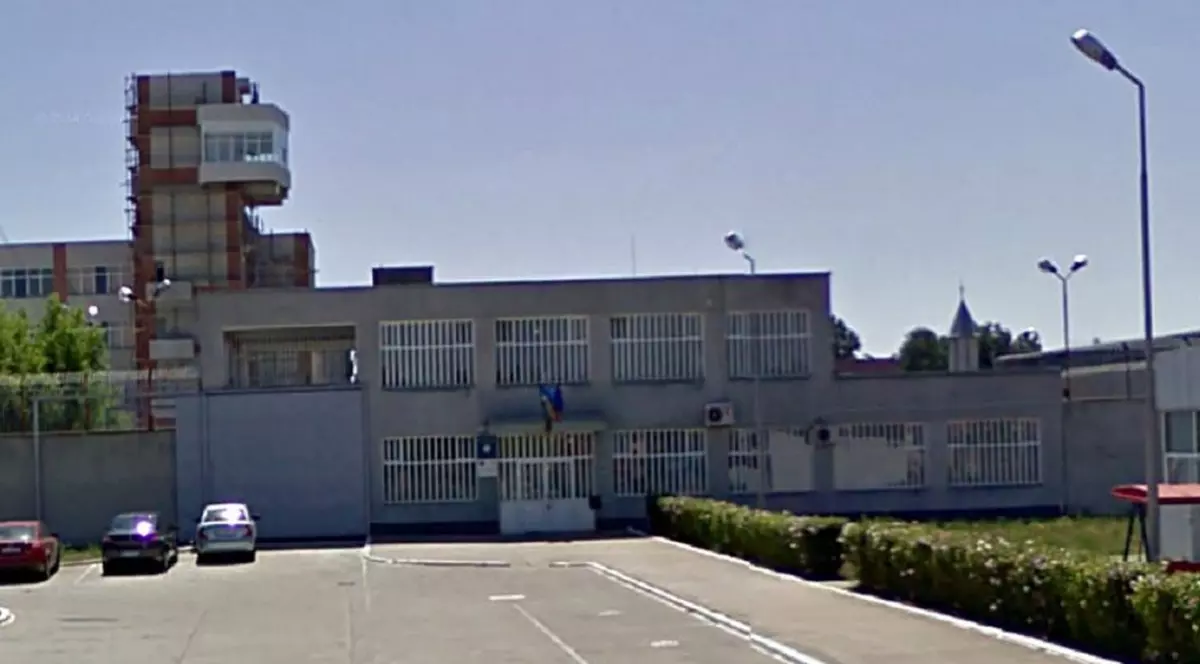 Un polițist al Penitenciarului Arad a fost găsit împuşcat la serviciu. Procurorii fac verificări. A fost deschisă și o anchetă internă