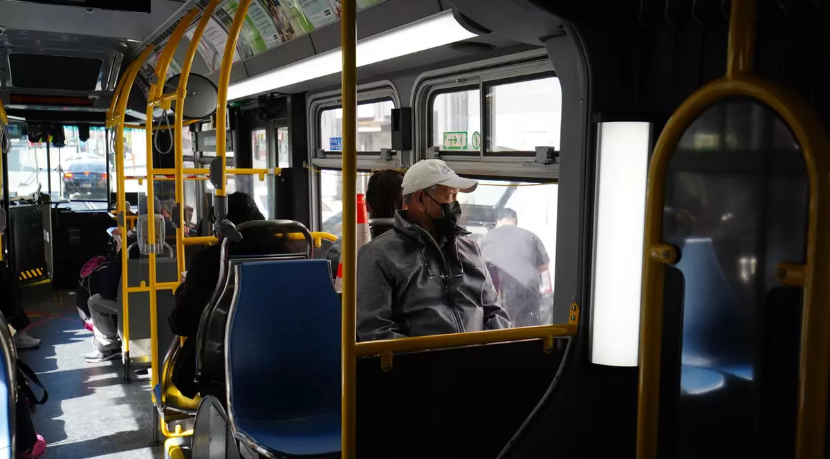 Americanii nu mai trebuie să poarte mască în transportul public. Decizia aparține unei judecătoare din Florida