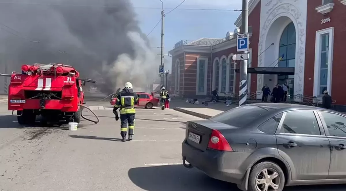 Momentul atacului cu rachete asupra gării Kramatorsk, de unde mii de oameni voiau să plece. Bilanțul urcă la 52 de morți