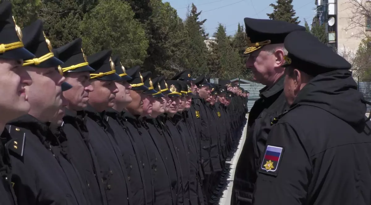 Rusia susține că echipajul de pe crucișătorul scufundat Moskva a fost salvat și prezintă primele imagini "doveditoare"