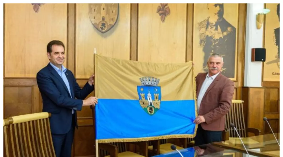 Curtea de Apel Brașov a anulat hotărârea de guvern prin care s-a adoptat steagul secuiesc ca drapel oficial al orașului Sfântu Gheorghe