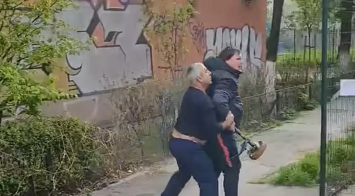 Șoferul STB care a bătut un livrator pe bicicletă a fost concediat