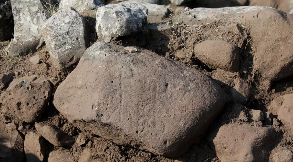 Cum creau oamenii din Epoca de Piatră filme doar cu ajutorul unor pietre gravate și al focului