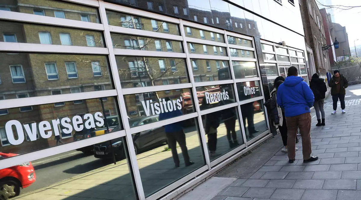 Britanicii care oferă cazare refugiaților spun că schema de acordare a vizelor în Marea Britanie este „neprimitoare” și „traumatizantă” pentru ucraineni