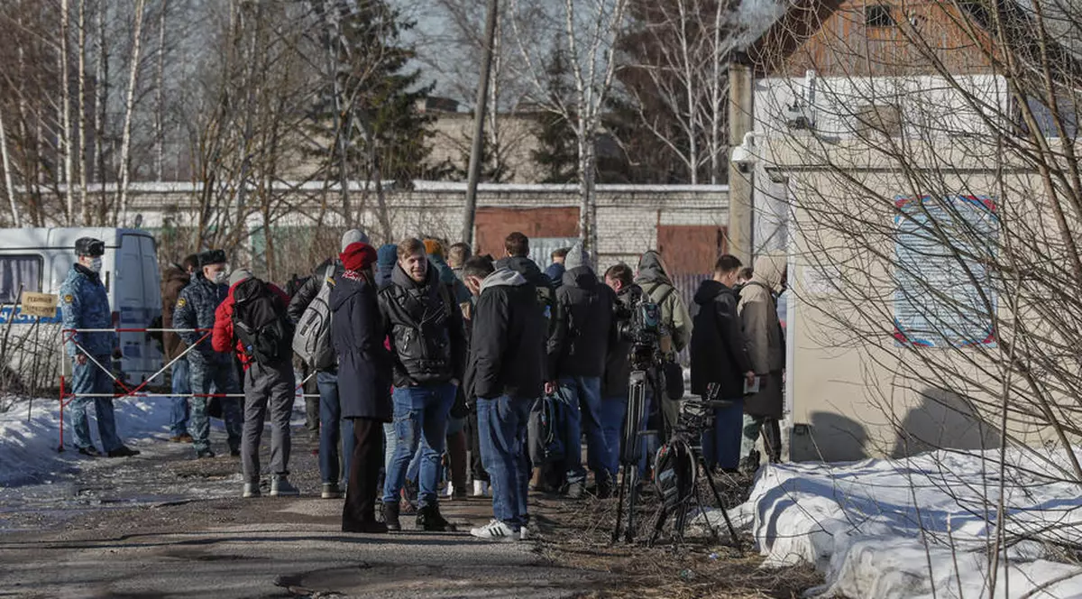 Zeci de deținuți dintr-o închisoare din Rusia și-au tăiat venele în semn de protest față de măsurile de securitate