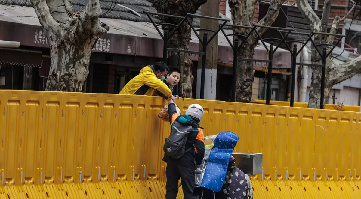 China acuză SUA că folosesc lockdown-ul extins din Shanghai „ca pe o armă”, după ce și-au retras personalul consular din orașul chinez