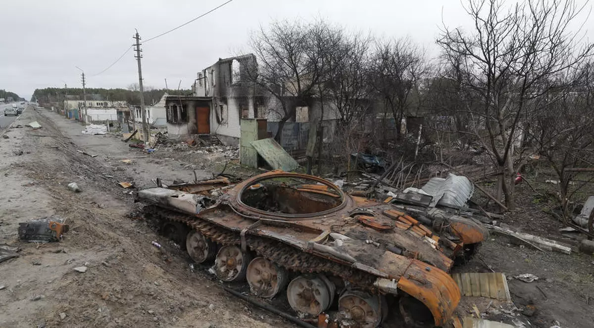 De ce a pierdut Rusia sute de tancuri și de blindate în Ucraina. Defectul din construcție de care profită Kievul