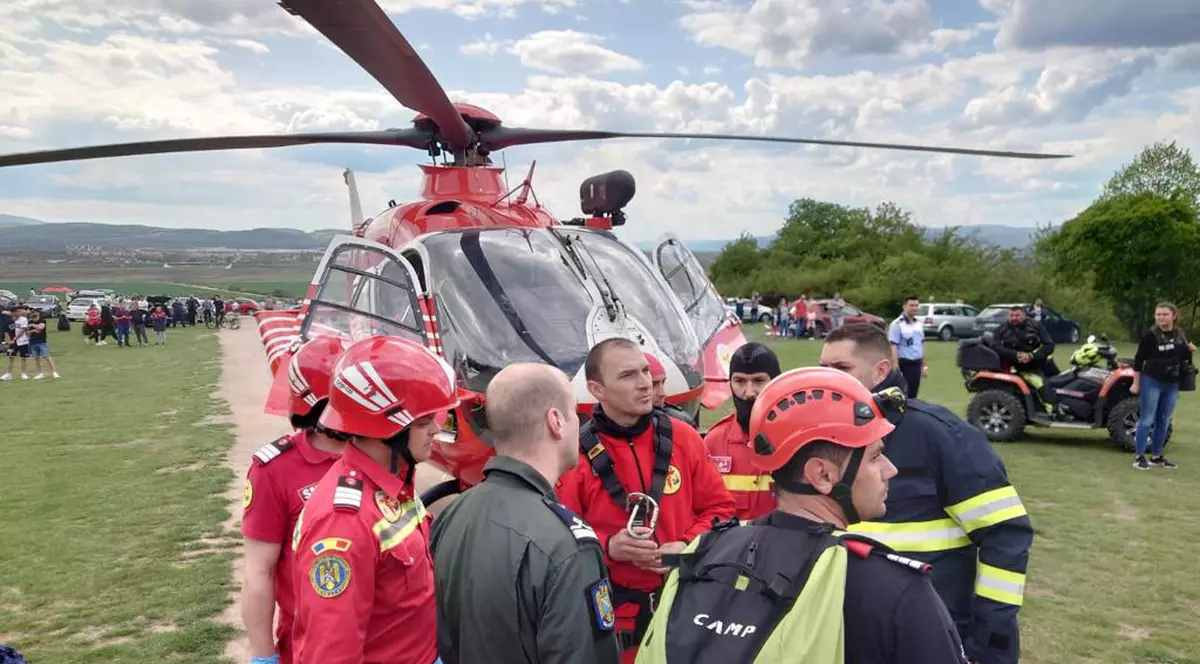 Misiune de salvare dificilă în Alba, după ce doi copii s-au răsturnat cu ATV-ul într-o râpă. Care e starea victimelor