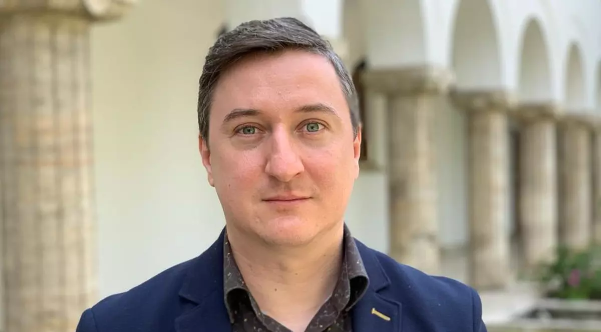 Cristian Andrei, jurnalistul de la Europa Liberă care a dezvăluit modul în care cheltuie partidele banii publici în presă, este câștigătorul Premiului Ion Rațiu 2022