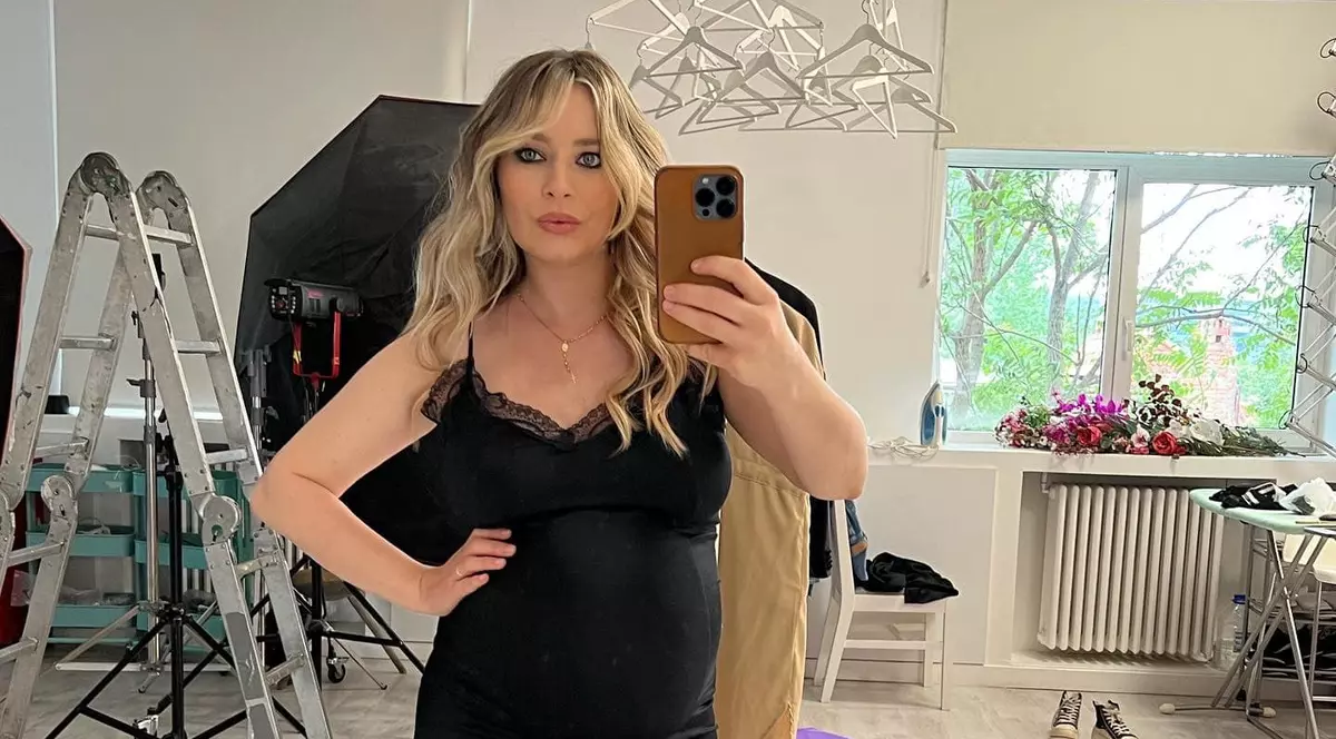 Cum se menține Laura Cosoi în formă în luna a opta de sarcină. „Îmi accept transformările corpului”