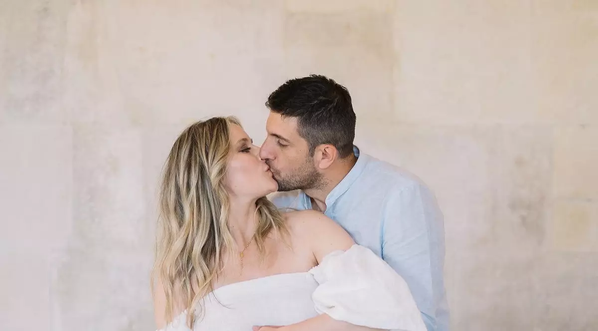 Mesajul Laurei Cosoi, după 10 ani de relație cu soțul ei, Cosmin Curticăpean. Actrița va deveni mamă pentru a treia oară