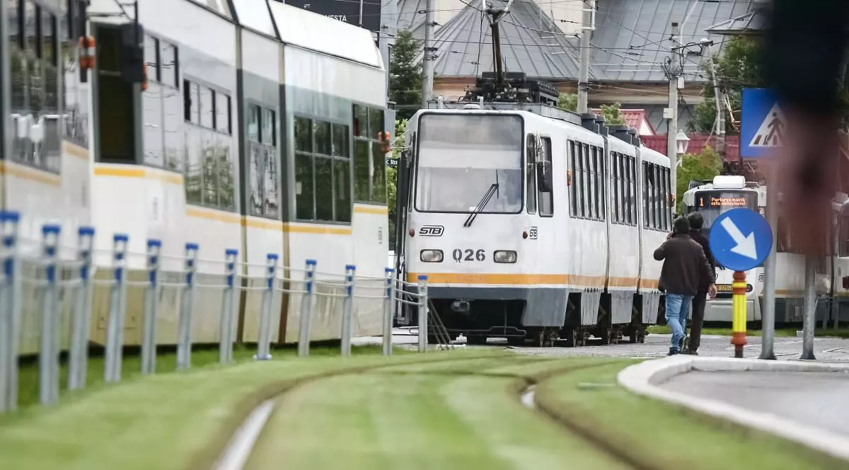 Băiat de 17 ani lovit de tramvai pe bulevardul Timișoara, din București