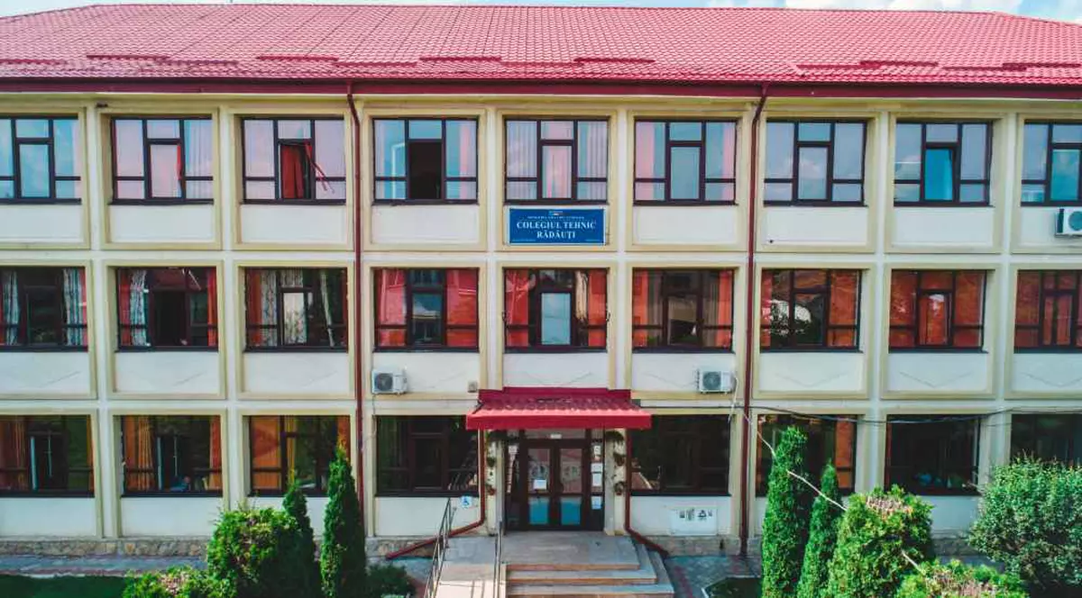 Ce pedeapsă a primit un profesor după ce a insultat o elevă la bacalaureat. „Du-te la mă-ta după buletin, nesimţito!”