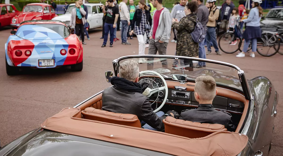 Ford interbelic, Cadillac de după Primul Război și Dacia 1300 din comunism. Expoziția de mașini retro, între nostalgie și rezistența la bolizii de azi