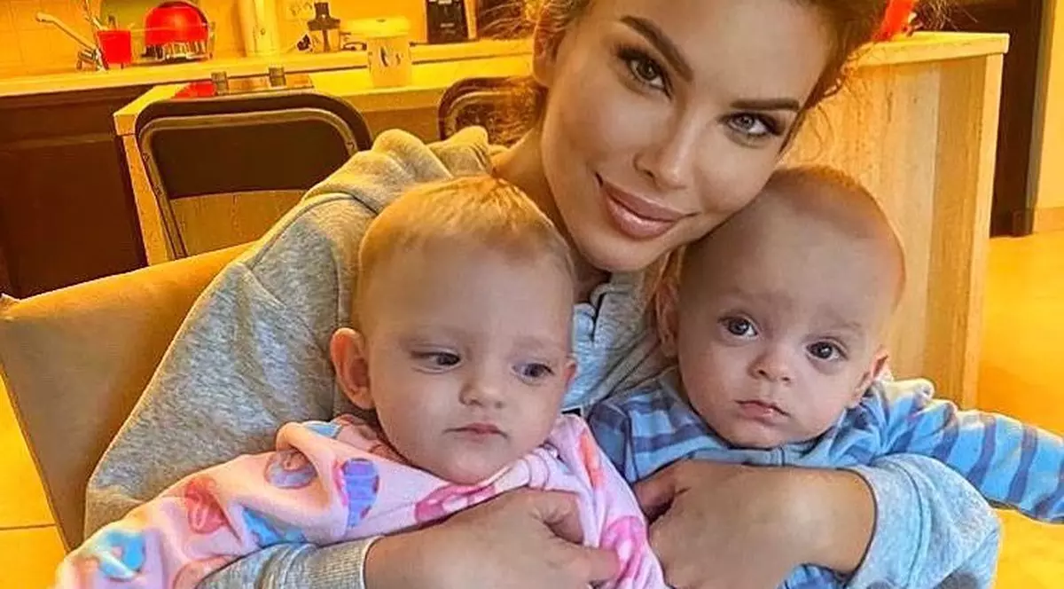 Alina Laufer a plecat în vacanță cu gemenii și soțul, fără bonă. Ce destinație au ales: „Schimbăm rutina de acasă”