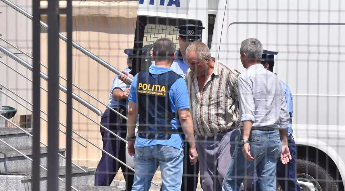 Culisele procesului Caracal în care Gheorghe Dincă este judecat „în secret” pentru uciderea Alexandrei și Luizei. „Ia vezi ce declari, că-ţi iau gâtul”