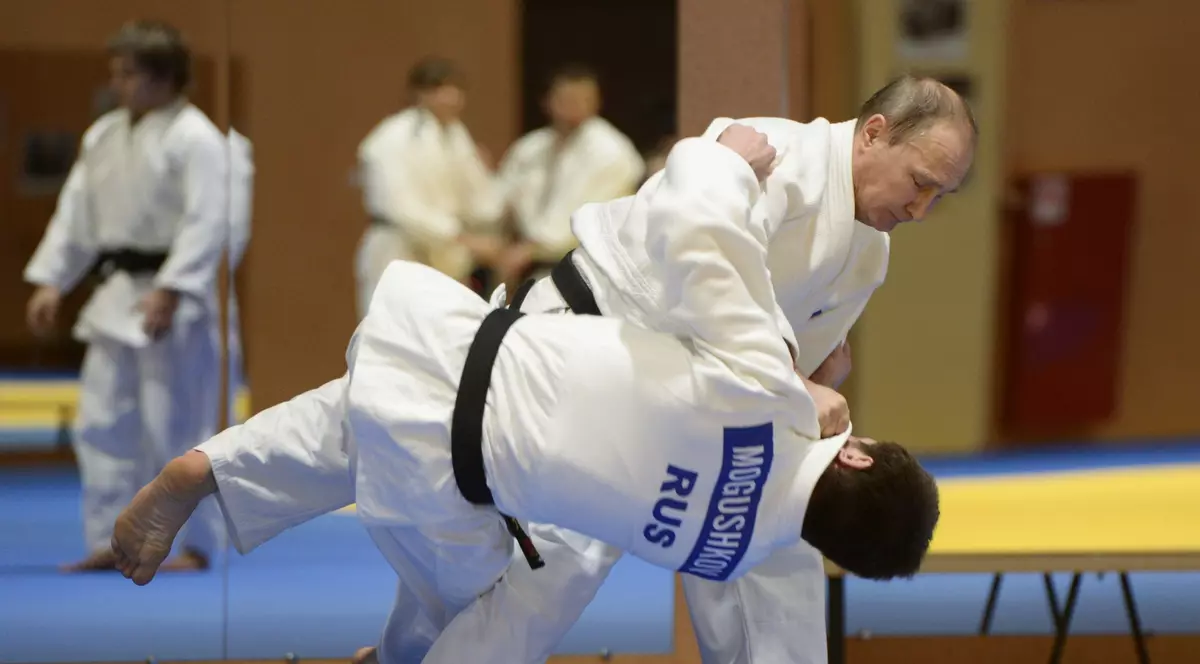 Un cunoscut expert în Rusia vorbește la București despre greșeala Vestului: „Am irosit mult timp încercând să descifrăm marele plan al lui Putin, dar el nu există. Putin improvizează. E un judoka”