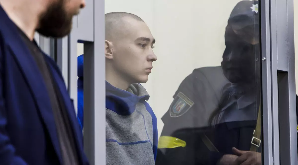 Primul soldat rus judecat în Ucraina pentru crime de război a pledat vinovat pentru uciderea unui civil. Ce pedeapsă riscă