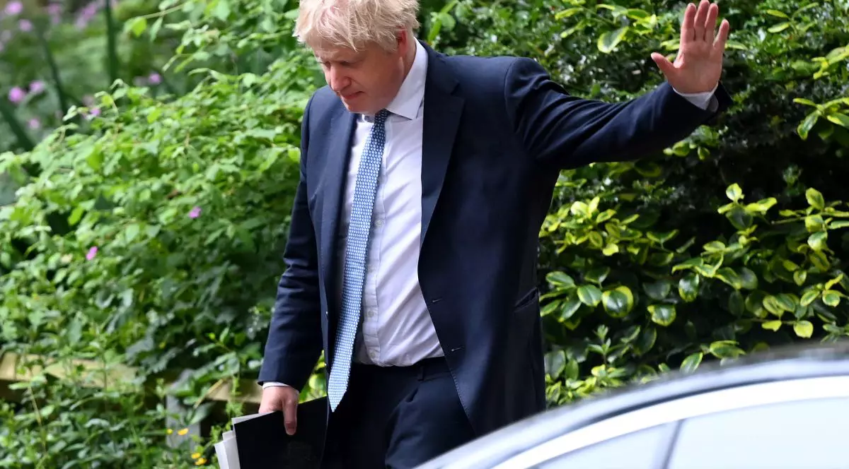 Beții și bătăi, la petrecerile lui Boris Johnson din pandemie, arată raportul Sue Gray