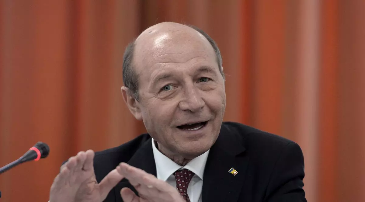 Băsescu atacă la CCR legea care l-a lăsat fără pază SPP și fără vilă de protocol