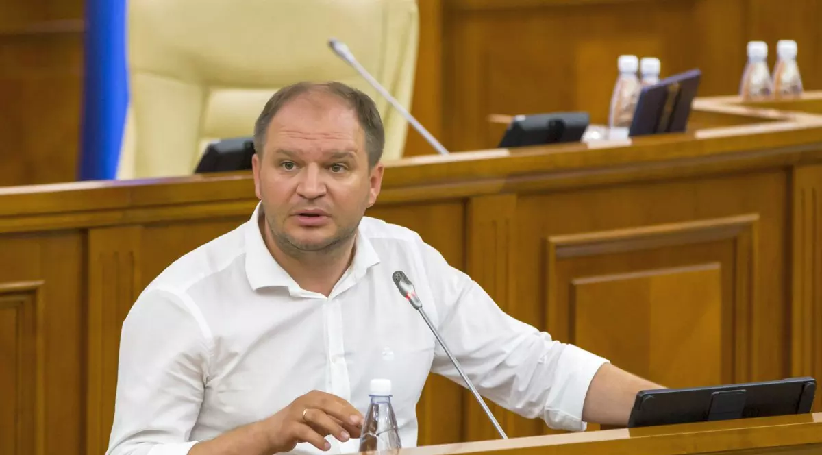 Primarul prorus Ion Ceban a interzis postului Radio Chișinău să folosească numele orașului. Reacția MAE