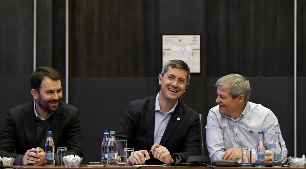 Reacțiile foștilor colegi ai lui Cioloș, după ce a anunțat noul partid. Bulai: „Abia aștept să fuzionăm din nou”