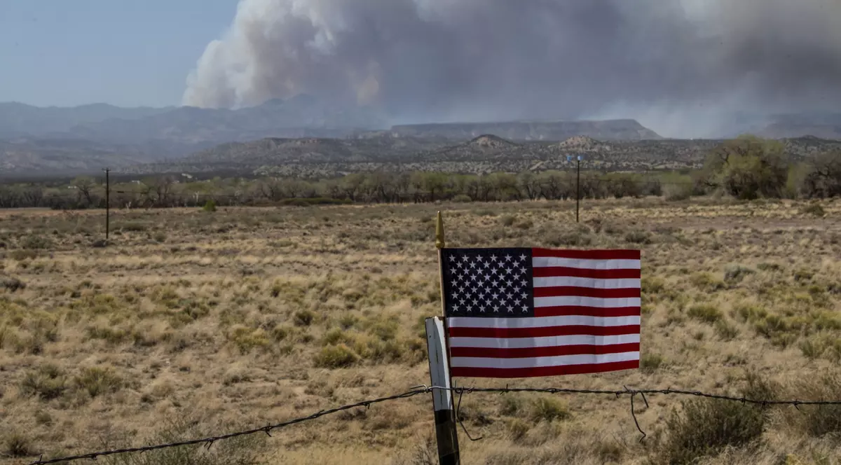 Imagini cu norii gigantici de fum degajați de incendiile din statul New Mexico, surprinse din satelit