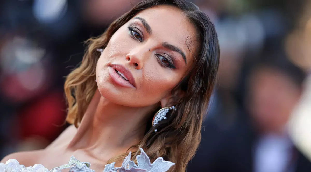 Mădălina Ghenea, apariție spectaculoasă pe covorul roșu de la Cannes. Rochia româncei a atras toate privirile