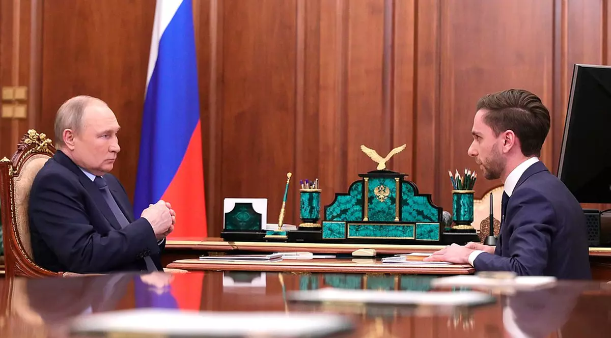 Rușii vor să-și facă propria variantă de Wikipedia. Putin: „Informații obiective, prezentate frumos, cu talent”