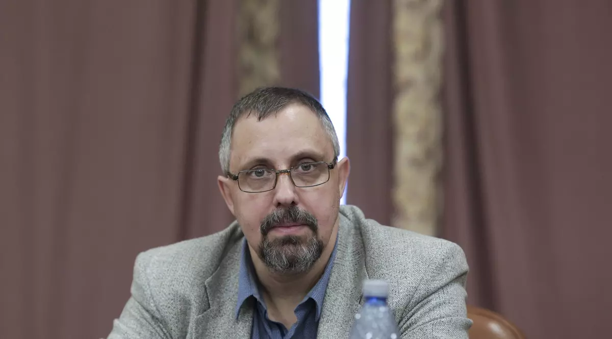 INTERVIU. Cum s-a lecuit de politică unul dintre cei mai de succes scriitori români, după ce a fost senator USR: O experiență vecină ratării