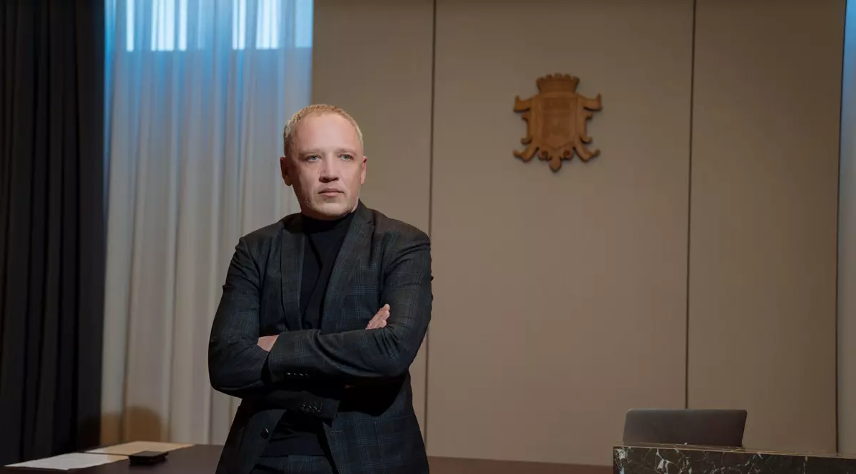 INTERVIU. Primarul din Cernăuți, despre frica de zi cu zi într-un oraș departe de front: „Nimeni nu știe ce va ținti următoarea rachetă”