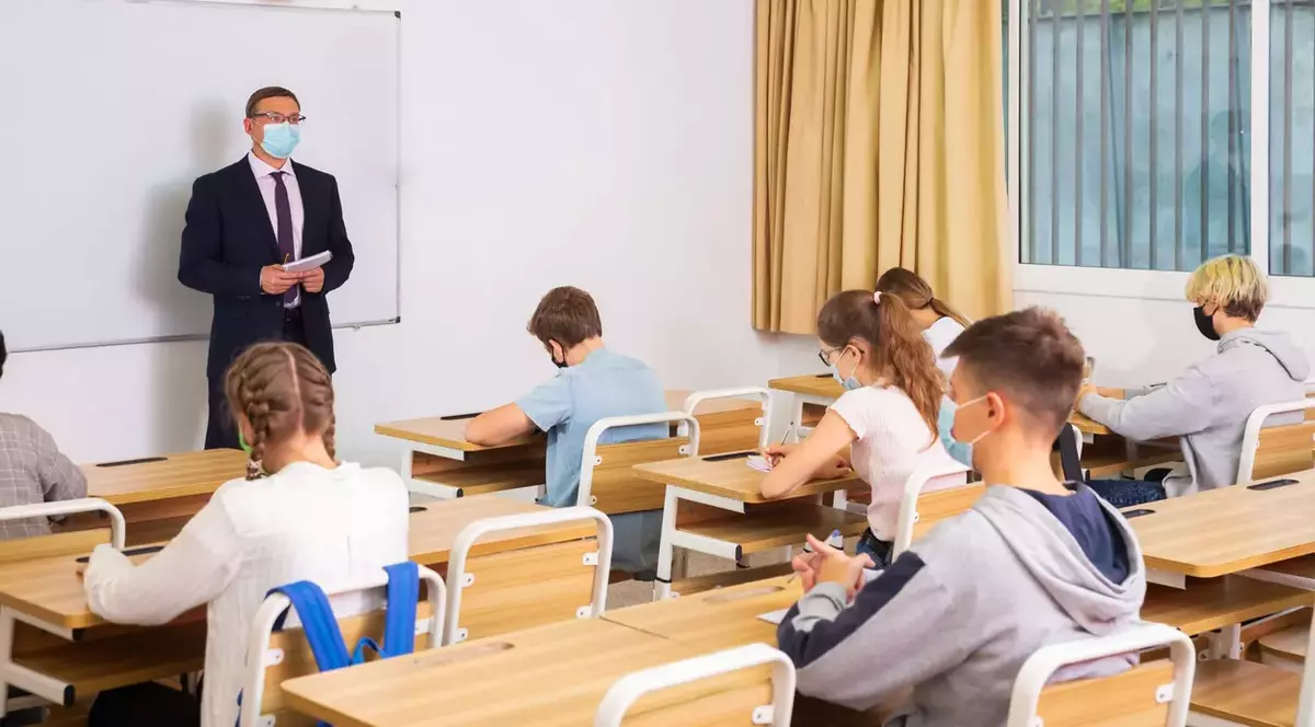 VIDEO Fără medii semestriale și fără teze în noul an școlar, anunță ministrul Educației, Sorin Cîmpeanu. Schimbările, publicate marți în Monitorul Oficial