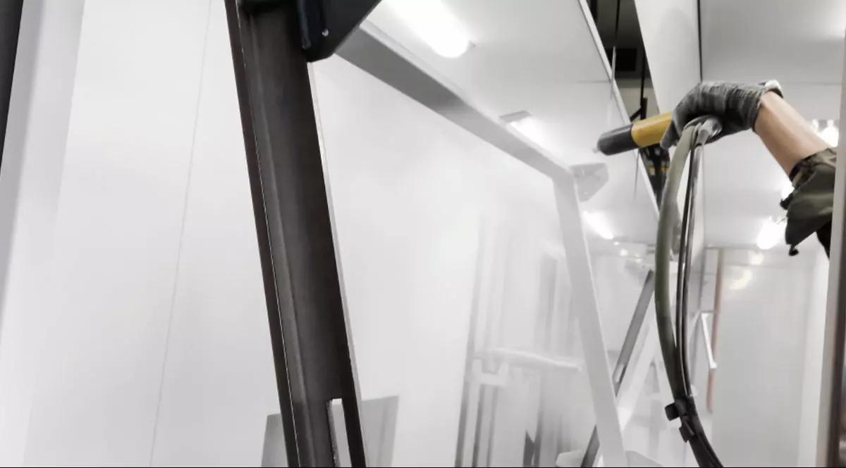 Calitățile aluminiului se protejează cu ajutorul unor vopsele aplicate de profesionisti!