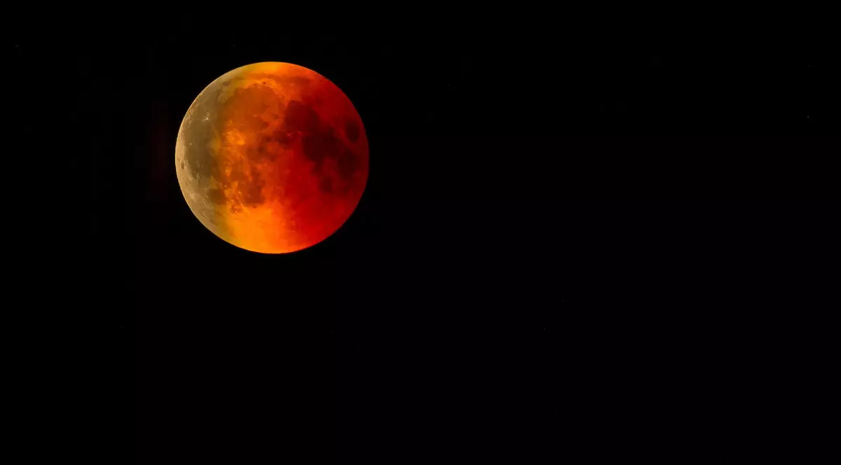 eclipsa luna plina 16 mai 2022 - eclipsa de luna