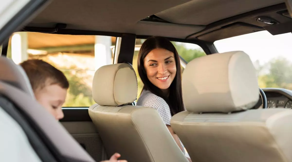 Înălțător sau scaun auto: Cum alegi varianta potrivită?