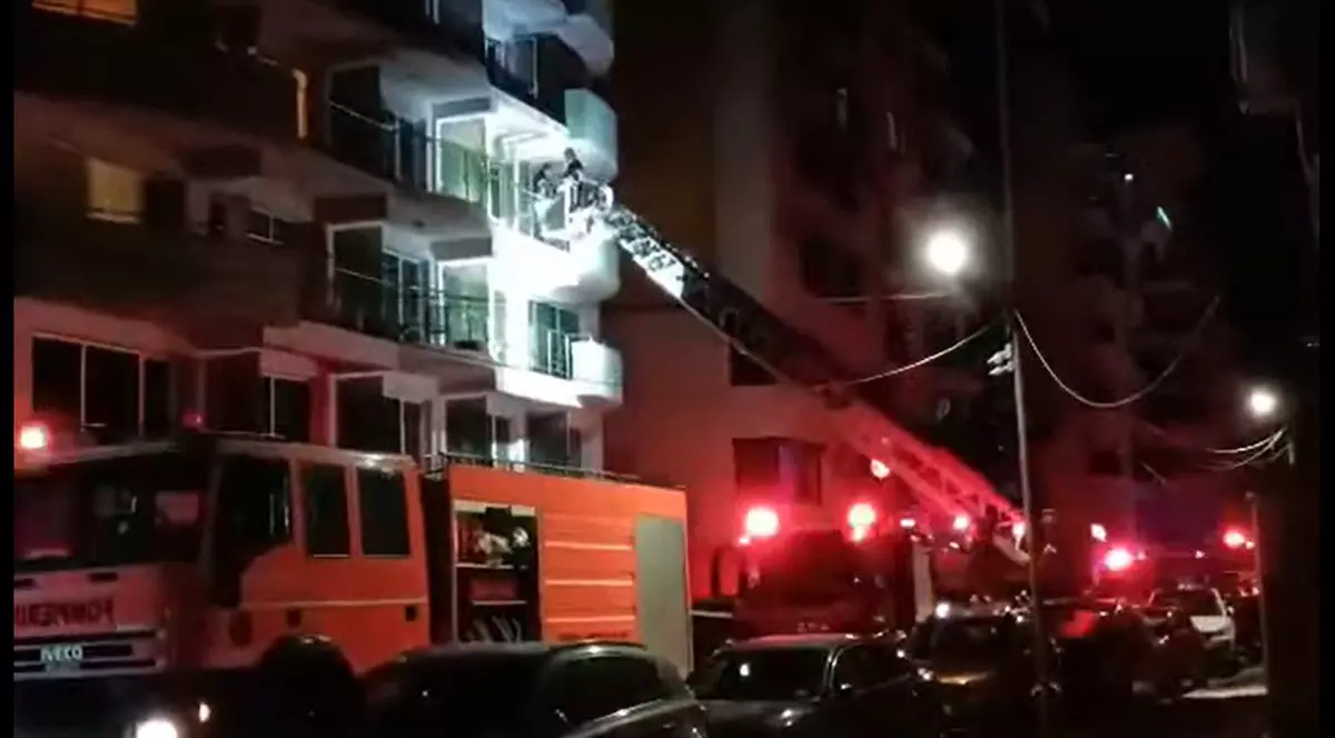 Incendiu la un hotel din stațiunea Mamaia. Zeci de oameni au fost evacuați