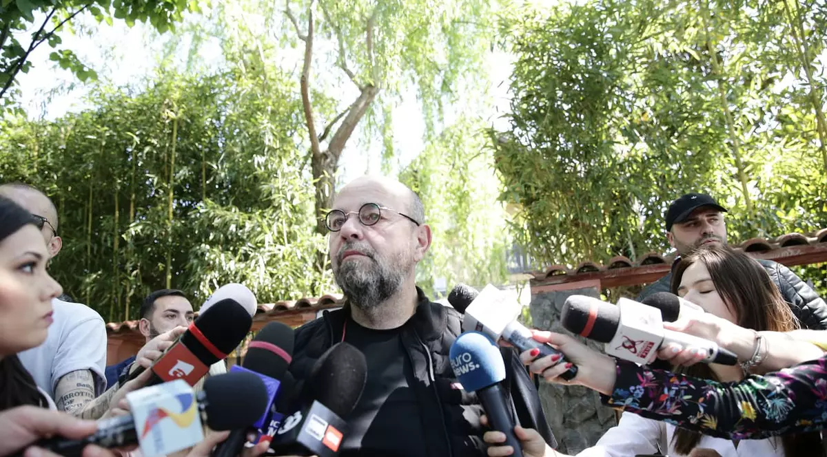 Cristian Popescu Piedone va fi încarcerat la Rahova. El a mers să se predea, după condamnare. „Nu sunt criminal. Merg cu capul sus”