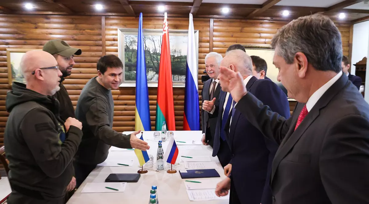 Negocierile pentru pace s-au transformat într-un război al declarațiilor. De ce se acuză Rusia și Ucraina