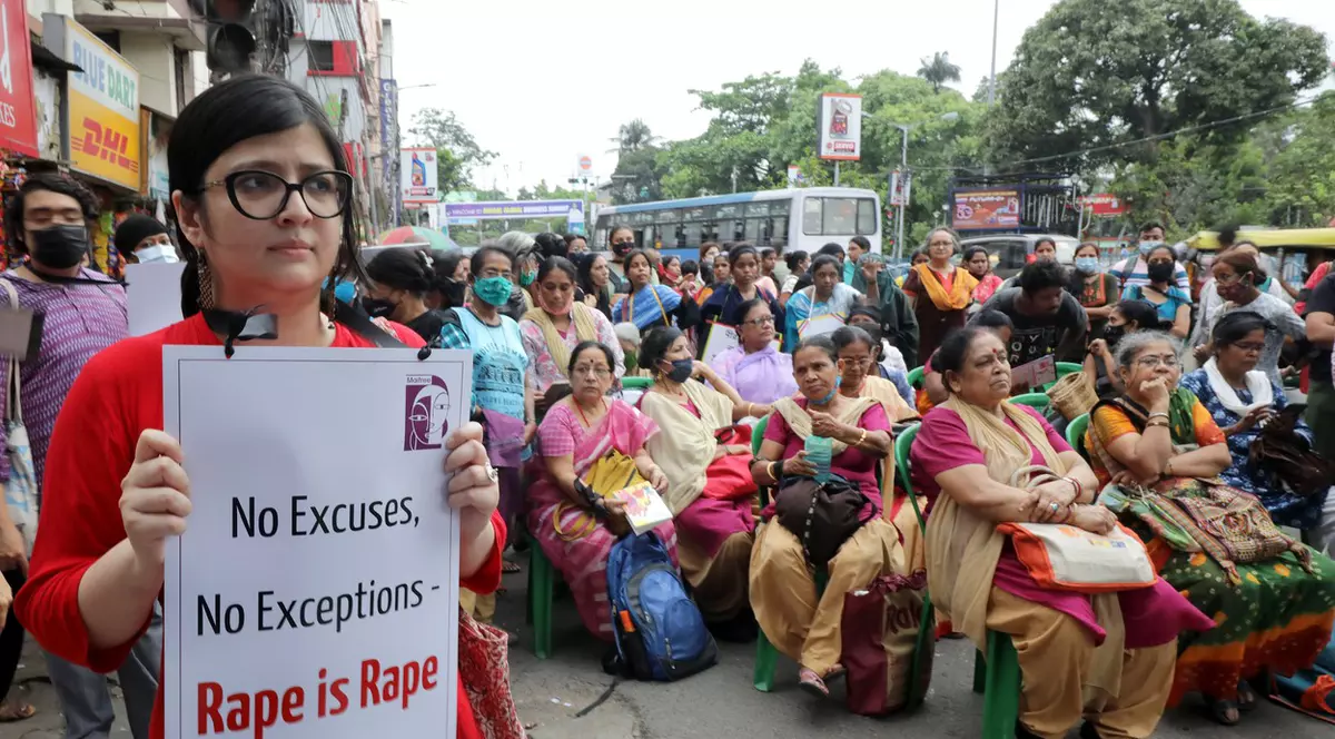 Fată de 13 ani din India, violată de polițistul căruia i-a cerut ajutor după ce a fost victima unui viol în grup