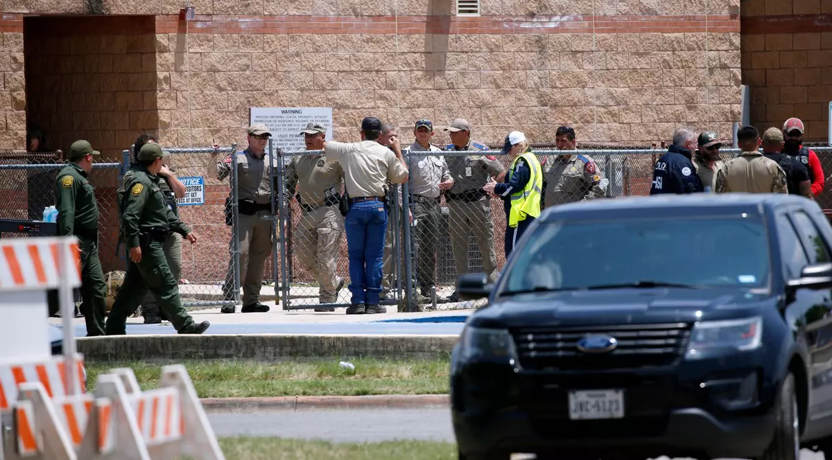 Atacul de la școala din Texas, anunțat pe Facebook. Tânărul a scris și că își va împușca bunica