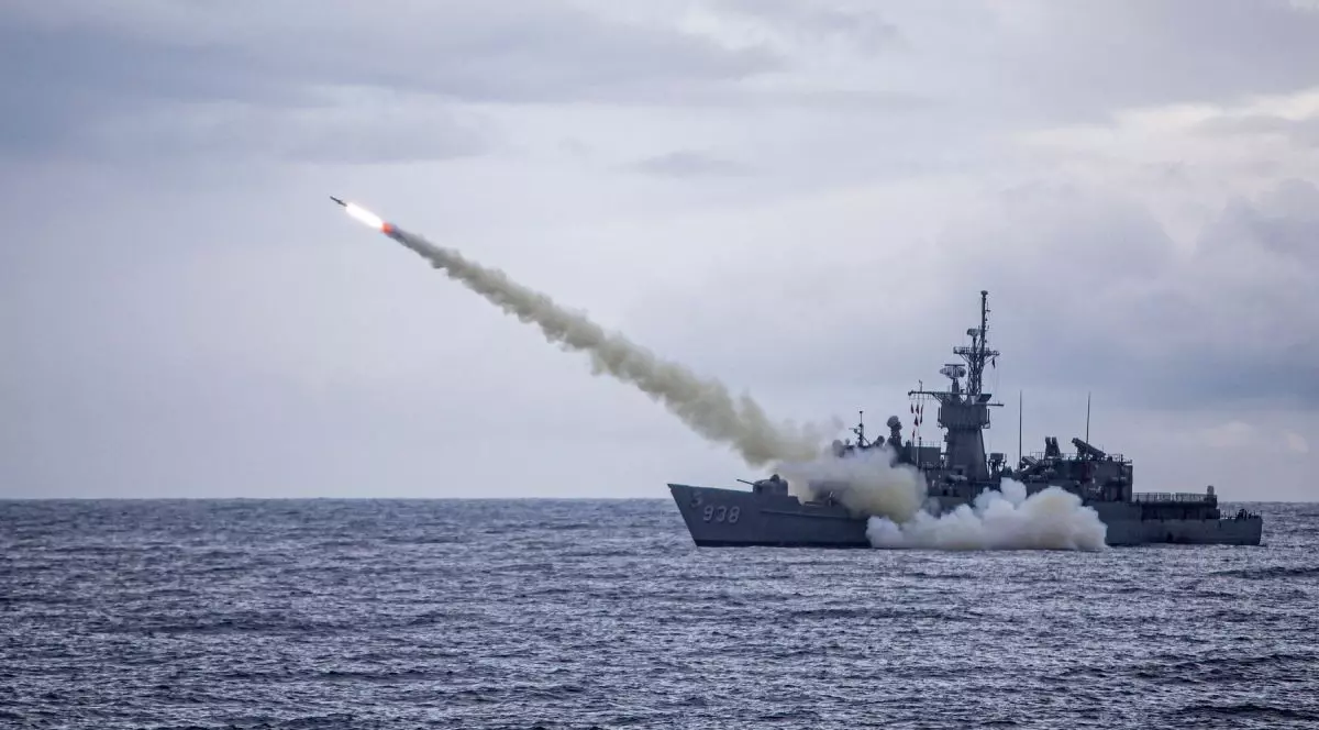 China va desfășura exerciții militare cu muniție reală, în Strâmtoarea Taiwan, înaintea unei eventuale vizite pe insulă a lui Nancy Pelosi