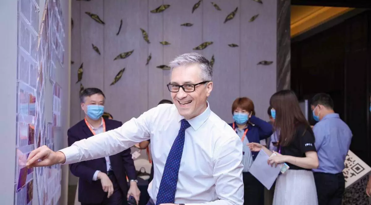 Exclusiv | 55 zile de izolare în Shanghai. Viața unui român în orașul în care oamenii cu Covid sunt luați din stradă și trimiși în centre de carantinare