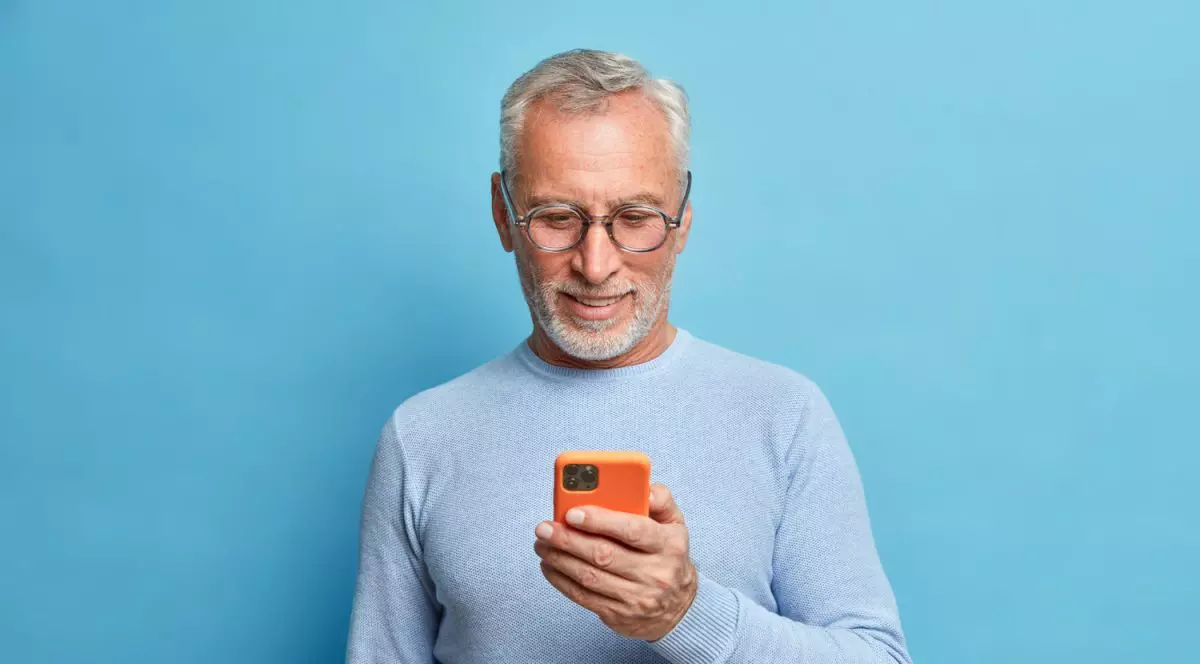 6 lucruri de care să ții cont înainte de a alege un telefon pentru seniori