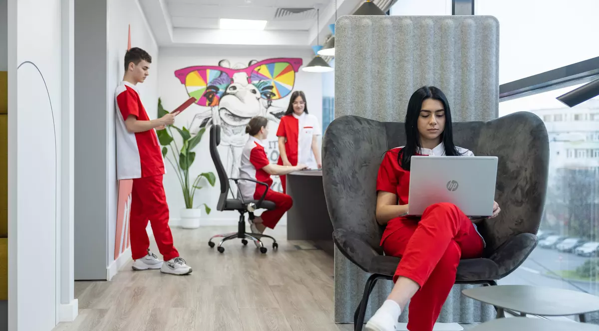 Academia Europeană pentru Asistenți Medicali, un program de licență de 3 ani, pe model educațional britanic, chiar în România. La finalizarea programului, studenții Academiei Europene pentru Asistenți Medicali au șansa de a se angaja imediat, în cadrul Rețelei Private de Sănătate REGINA MARIA.